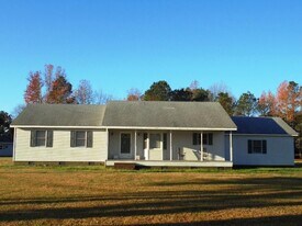 1049 Halls Creek Rd in Elizabeth City, NC - Building Photo