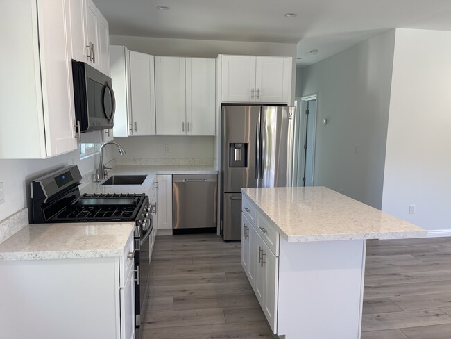 2928 N Brighton St in Burbank, CA - Building Photo - Building Photo