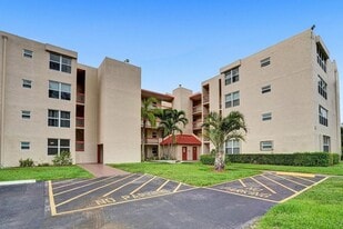 9491 Evergreen Pl, Unit 201 in Davie, FL - Building Photo