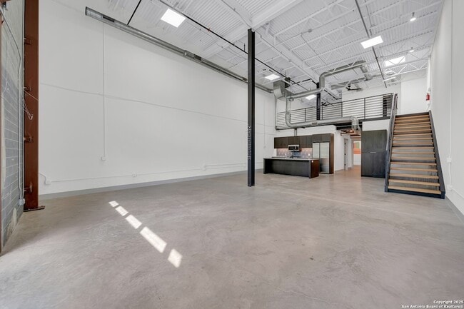 215 Coca-Cola Pl in San Antonio, TX - Building Photo - Building Photo