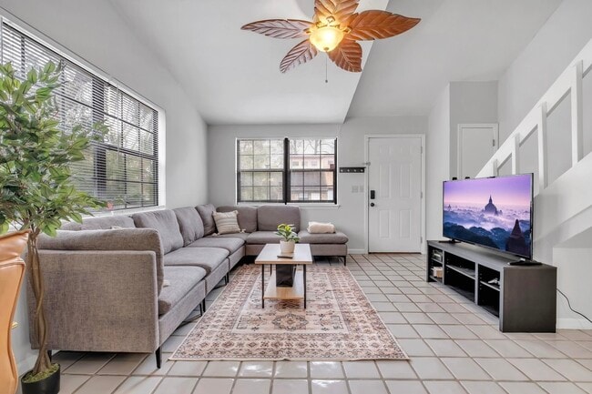 property at 1816 Jackson Bluff Rd