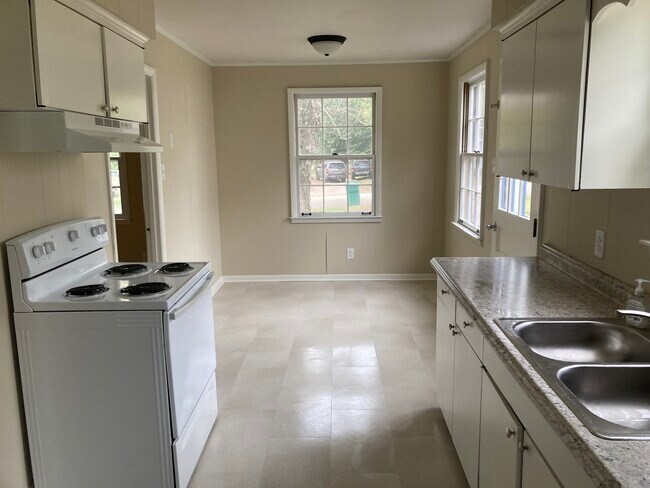 577 Douglas Ave in Lewisburg, TN - Building Photo - Building Photo