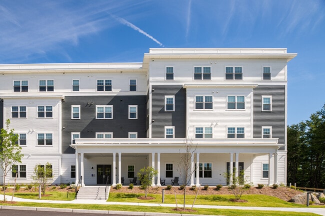 Soria in East Greenwich, RI - Foto de edificio - Building Photo