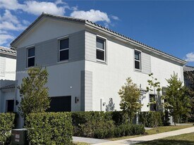 145 SW 184th Ave in Pembroke Pines, FL - Building Photo