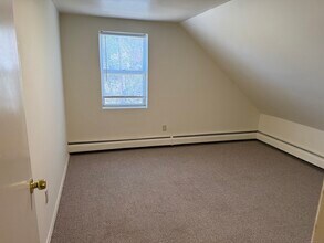1405 S Main St-Unit -2W in Waterbury, CT - Building Photo - Building Photo
