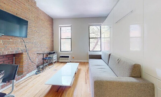 East 87th Street in New York, NY - Building Photo - Building Photo
