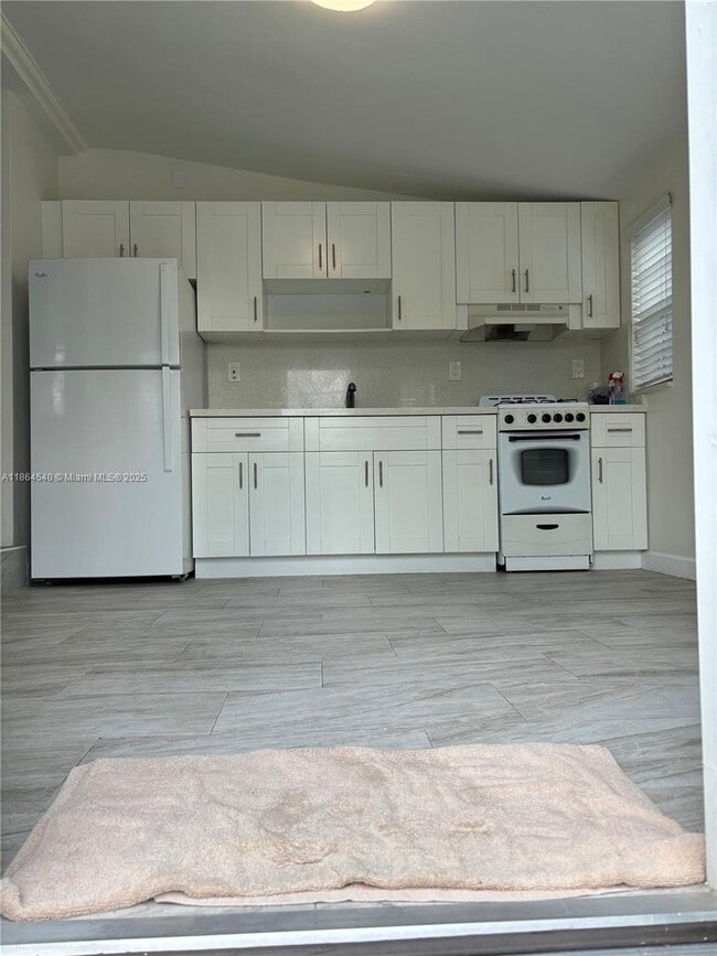 7515 Dickens Ave, Unit 2 in Miami Beach, FL - Building Photo - Building Photo