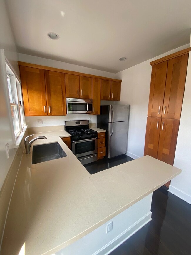 1303 Cloverdale Ave