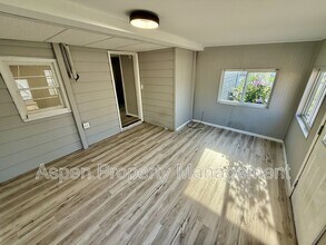 1101 Hillary Ave in Burlington, IA - Building Photo - Building Photo