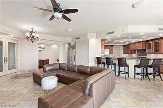 9103 Alta Dr in Las Vegas, NV - Building Photo - Building Photo