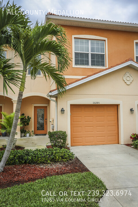 10285 Via Colomba Circle in Ft. Myers, FL - Building Photo