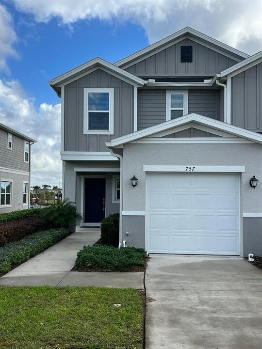 757 Stoney Pointe Cir in Davenport, FL - Building Photo