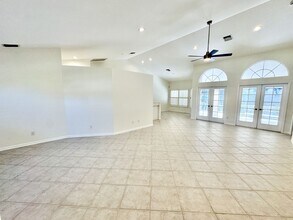 2004 Piccadilly Circus in Naples, FL - Building Photo - Building Photo