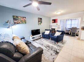 735 SE 4th Ave in Gainesville, FL - Building Photo