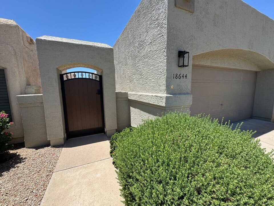 18644 N 44th Pl in Phoenix, AZ - Building Photo
