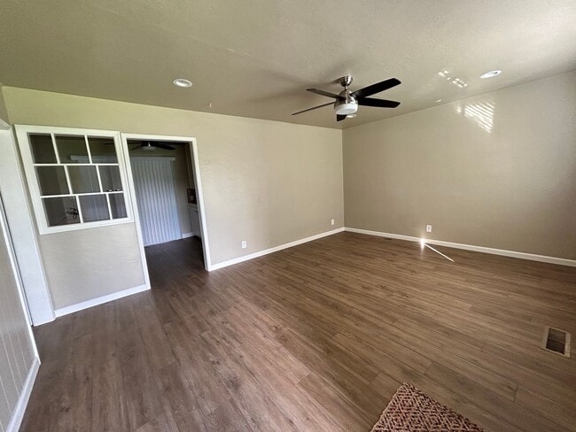 312 W Paradise Ave in Visalia, CA - Building Photo - Building Photo