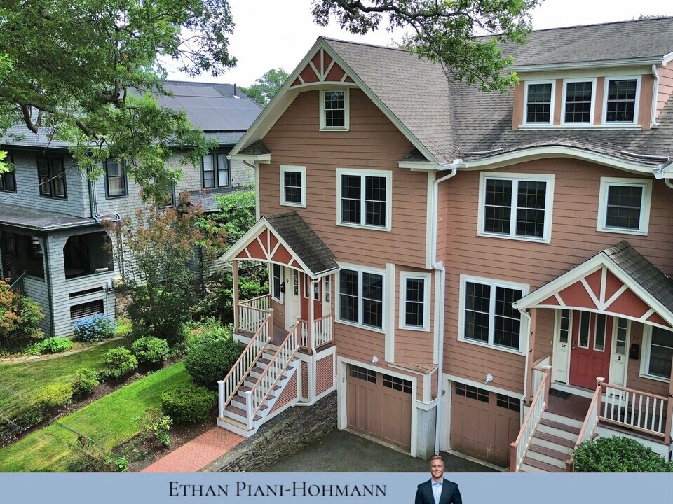 19 Lawndale St in Belmont, MA - Building Photo