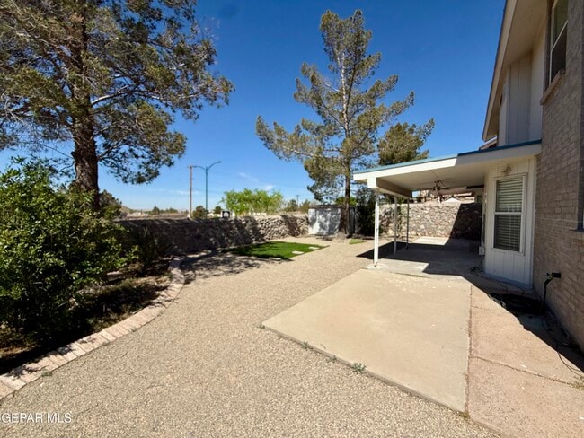 1301 Tierra Roja St in El Paso, TX - Building Photo - Building Photo