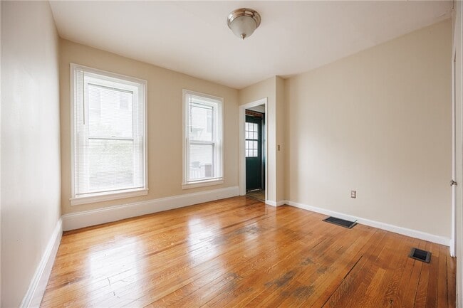 18 Vick Park B in Rochester, NY - Building Photo - Building Photo