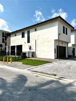 8003 NW 42nd St in Doral, FL - Building Photo