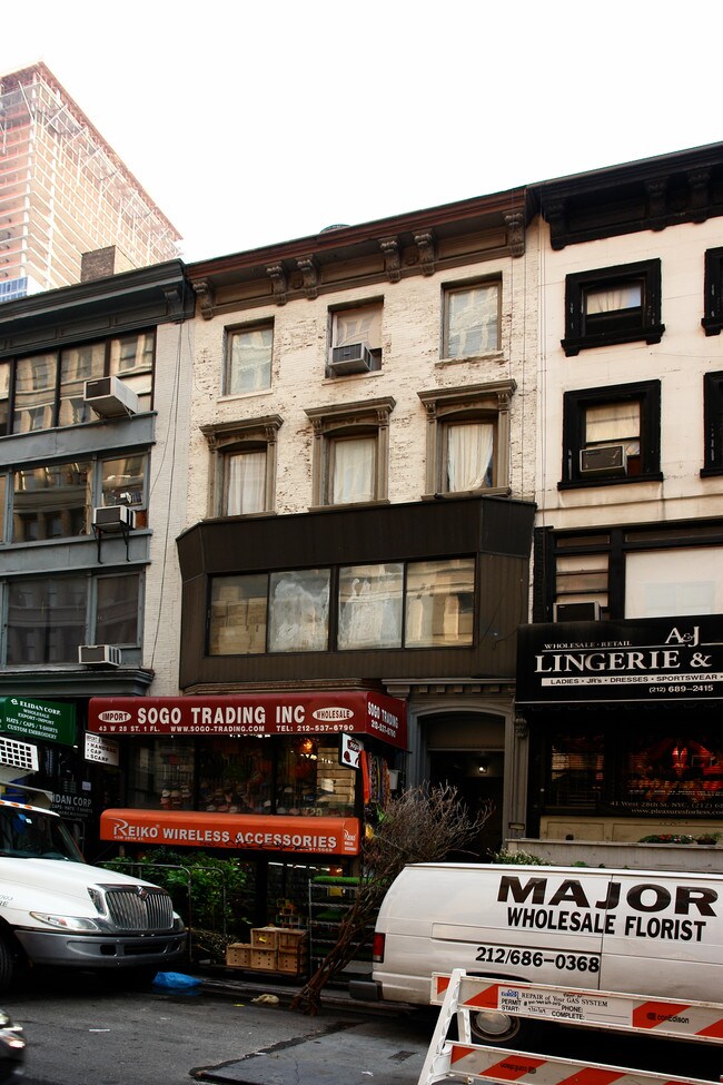 43 W 28th St