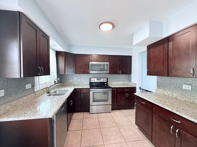 213 Frederick Pl in Wood Dale, IL - Building Photo - Building Photo
