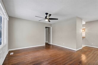 9725 Medford Dr in St. Louis, MO - Building Photo - Building Photo