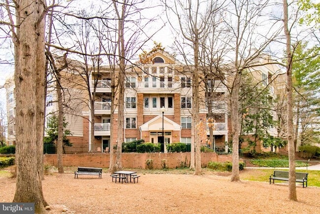 property at 2204 Westcourt Ln