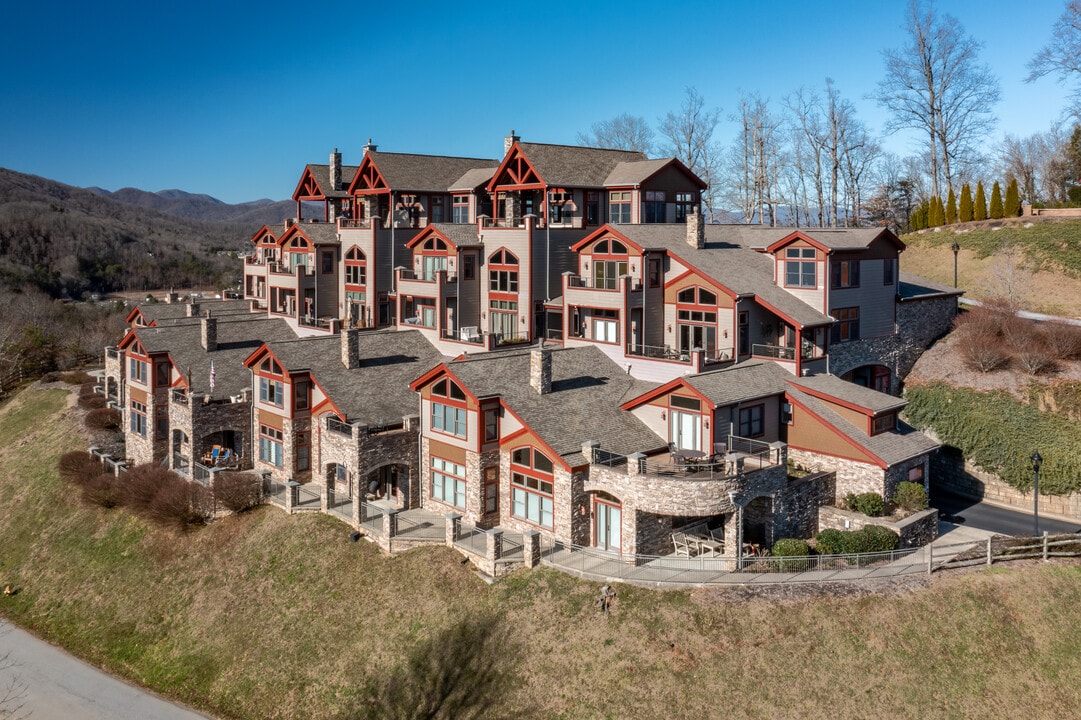 4 Chimney Crest Dr in Asheville, NC - Building Photo