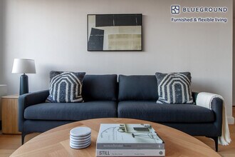 130 W 15th St in New York, NY - Building Photo - Building Photo