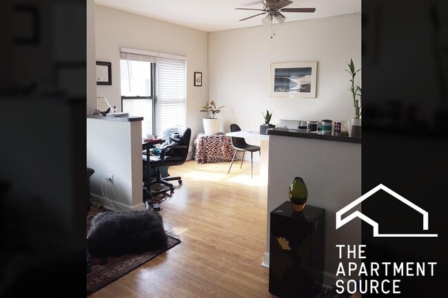 722 W Roscoe St, Unit 2N in Chicago, IL - Foto de edificio - Building Photo