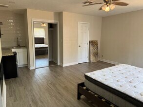 436 E Wright Blvd in Universal City, TX - Building Photo - Building Photo