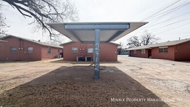 2410 W 16th St, Unit A in Plainview, TX - Building Photo - Building Photo