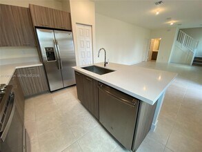 8379 Central Park Blvd in Doral, FL - Building Photo - Building Photo