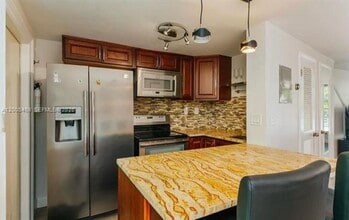 6865 Bay Dr in Miami Beach, FL - Building Photo - Building Photo