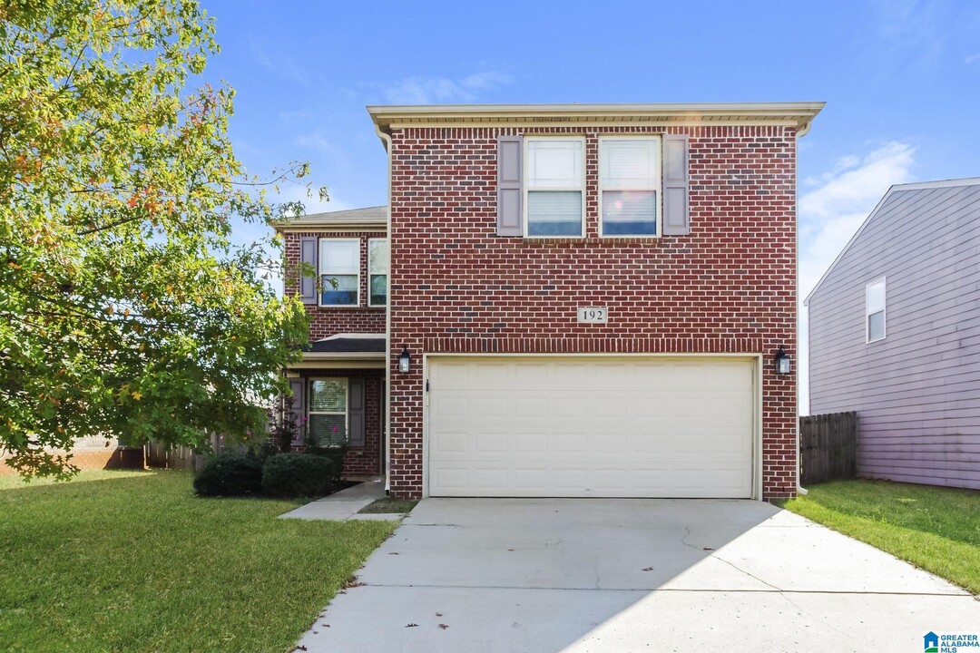 192 Harold Murphy Dr in Madison, AL - Building Photo