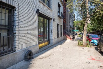 170 W 81st St in New York, NY - Building Photo - Building Photo