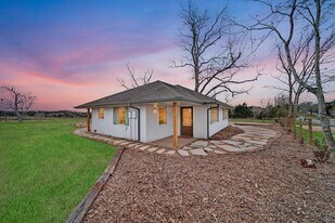 9252 FM949 in Cat Spring, TX - Building Photo