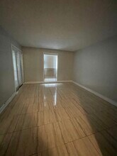 661 N University Dr, Unit 103 in Pembroke Pines, FL - Building Photo - Building Photo