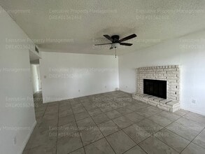5320 Cherry Tree Ln in Bakersfield, CA - Building Photo - Building Photo