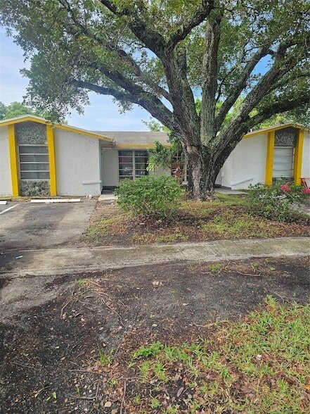 5890 NW 20th St in Lauderhill, FL - Building Photo - Building Photo