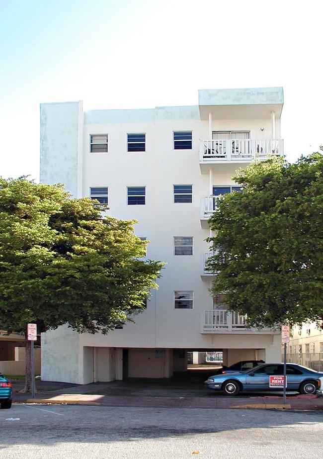 The Lois Apartments in Miami Beach, FL - Foto de edificio - Building Photo