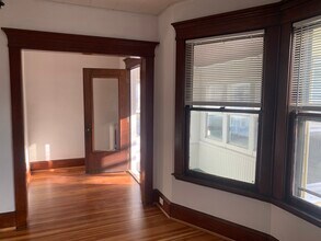 1481 3rd St, Unit Apt B in Rensselaer, NY - Building Photo - Building Photo