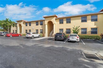 4214 Bellasol Cir in Ft. Myers, FL - Building Photo - Building Photo