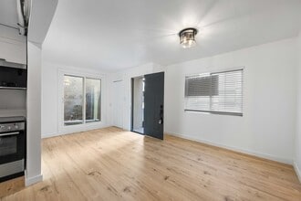 1303 N Beverly Glen Blvd, Unit 1303 in Los Angeles, CA - Building Photo - Building Photo