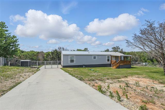 1010 Hopi Ct in Granbury, TX - Building Photo