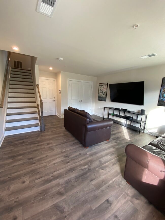 295 Phoenix Dr in Largo, MD - Building Photo - Building Photo