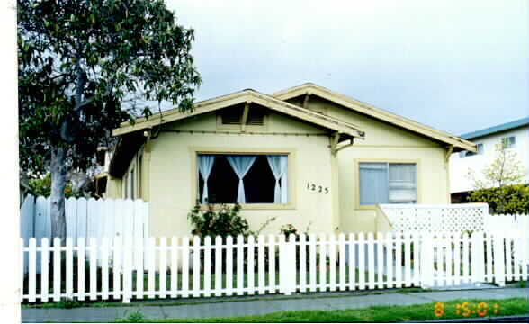 1225 Ebener St in Redwood City, CA - Building Photo - Building Photo