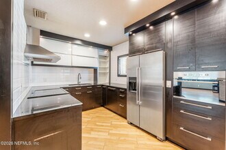 1800 The Greens Way in Jacksonville Beach, FL - Building Photo - Building Photo