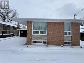 6 Bailey Crescent in Aurora, ON - Building Photo
